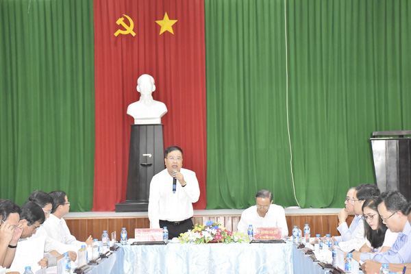 Ông Nuyễn Văn Trình, Chủ tịch UBND tỉnh chủ trì buổi làm việc với UBND huyện Xuyên Mộc.
