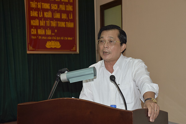 Ông Hồ Văn Lợi, Tỉnh ủy viên, Bí thư Huyện ủy Đất Đỏ phát biểu khai mạc hội nghị.