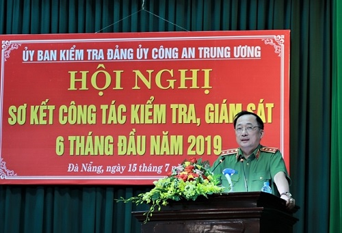 Thứ trưởng Nguyễn Văn Thành phát biểu tại Hội nghị.