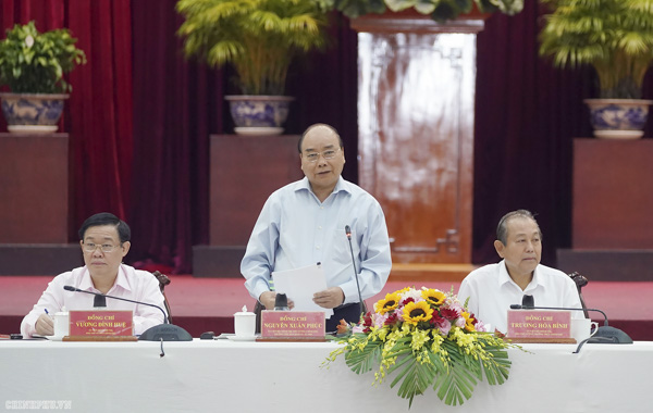 Thủ tướng Nguyễn Xuân Phúc chủ trì buổi làm việc của Tiểu ban Kinh tế -  Xã hội Đại hội Đảng XIII với các địa phương vùng ĐBSCL và TP. Hồ Chí Minh. Ảnh: QUANG HIẾU