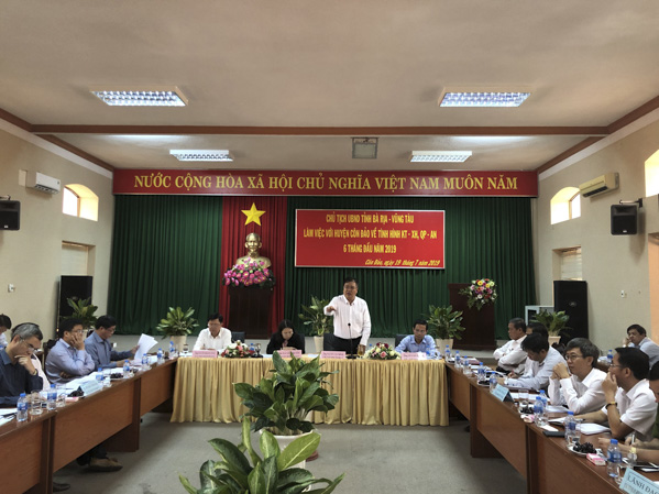 Ông Nguyễn Văn Trình, Chủ tịch UBND tỉnh phát biểu kết luận buổi làm việc.