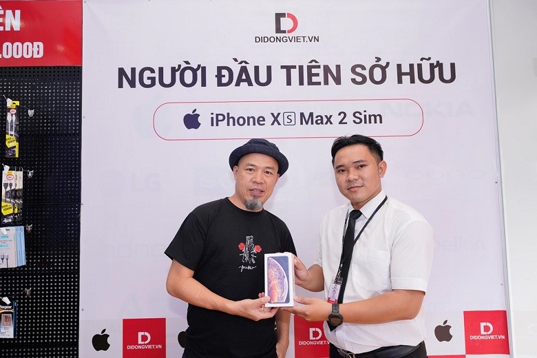 Nhạc sĩ Huy Tuấn chọn mua iPhone Xs Max tại Di Động Việt