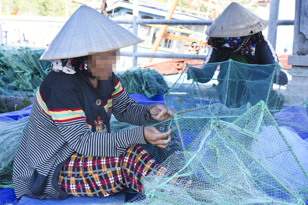 Hoạt động đánh bắt bằng lưới rập gần bờ là một trong những hình thức hủy diệt nguồn lợi thủy sản. Nhưng hiện nay, một số ngư dân ở xã Bình Châu, huyện Xuyên Mộc vẫn dùng loại lưới này để đánh bắt.