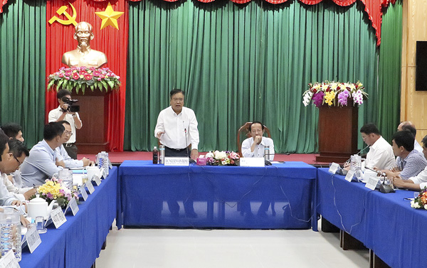 Ông Nguyễn Văn Trình, Phó Bí thư Tỉnh ủy, Chủ tịch UBND tỉnh chủ trì buổi làm việc với huyện Long Điền.