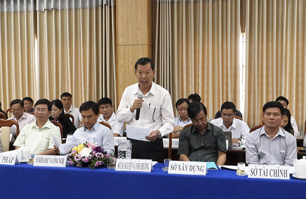 Ông Nguyễn Hữu Lợi, Phó Giám đốc Sở TN-MT đề nghị huyện Long Điền tăng cường công tác kiểm tra các cơ sở chế biến hải sản, quản lý khai thác khoáng sản.