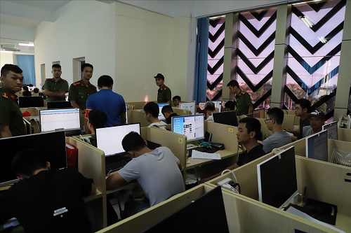 Lực lượng Công an tiến hành bắt giữ các đối tượng trong vụ án.