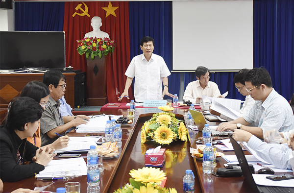 Ông Ngô Anh Tuấn, Phó Chủ tịch Thường trực Hội đồng khoa học Ban Dân vận Trung ương phát biểu tại buổi làm việc với Sở Nội vụ.