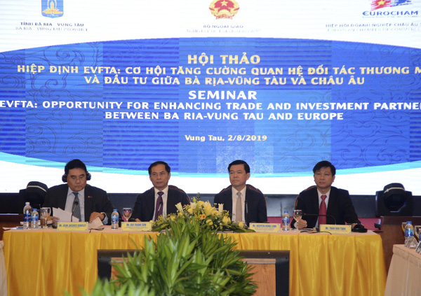 Lãnh đạo Bộ Ngoại giao, lãnh đạo tỉnh BR-VT và Hiệp hội doanh nghiệp châu Âu tại Việt Nam chủ trì hội thảo. 