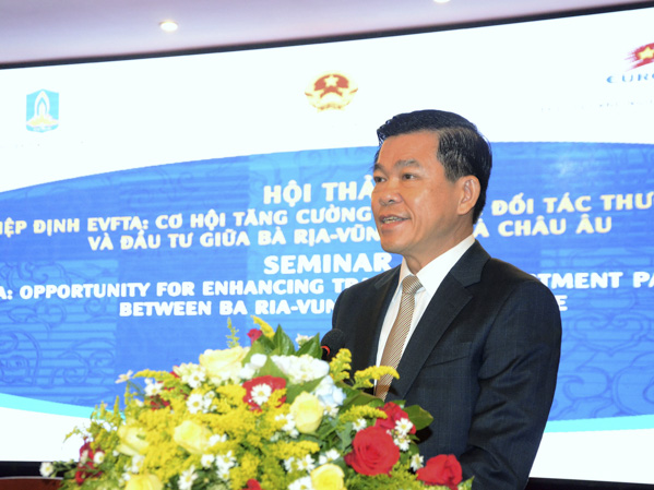 : Ông Nguyễn Hồng Lĩnh, Ủy viên Trung ương Đảng, Bí thư Tỉnh ủy, Chủ tịch HĐND tỉnh phát biểu tại hội thảo.