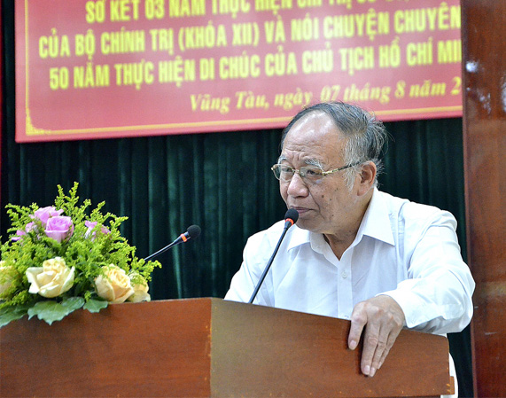 GS.TS Hoàng Chí Bảo, nguyên Ủy viên Hội đồng Lý luận Trung ương nói chuyện chuyên đề “50 năm thực hiện Di chúc của Chủ tịch Hồ Chí Minh (1969-2019)”.
