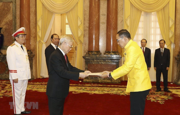 Đại sứ Đặc mệnh toàn quyền Vương quốc Thái Lan tại Việt Nam Tanee Sangrat trình Quốc thư lên Tổng Bí thư, Chủ tịch nước Nguyễn Phú Trọng.