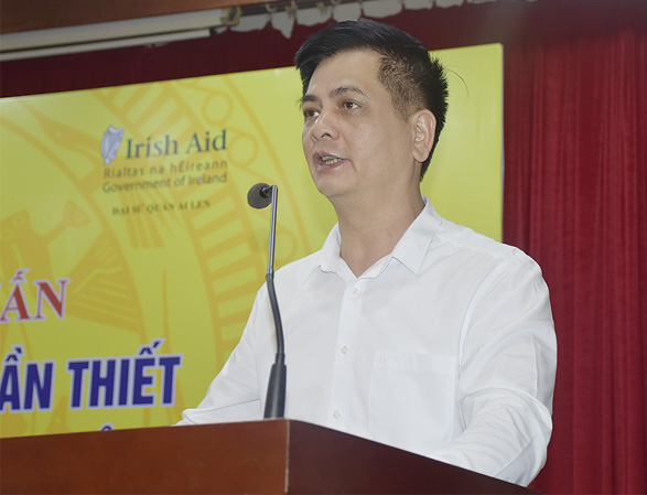 Ông Nguyễn Lâm Thành, Phó Chủ tịch Hội đồng Dân tộc của Quốc hội phát biểu khai mạc hội nghị.