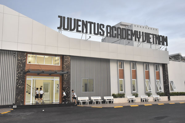Học viện bóng đá Juventus Việt Nam nằm trong khuôn viên SVĐ Bà Rịa.