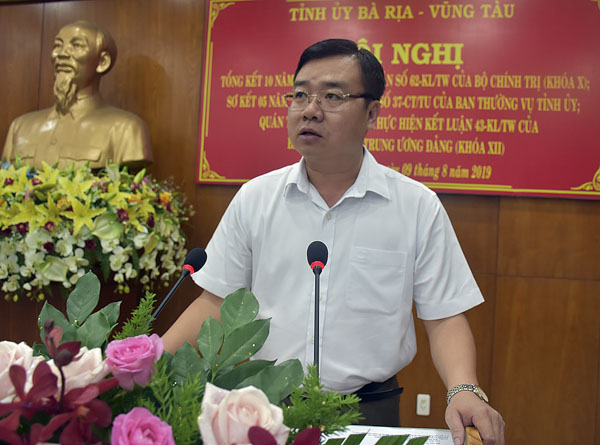 Ông Nguyễn Văn Đồng, Ủy viên Ban Thường vụ Tỉnh ủy, Trưởng Ban Dân vận Tỉnh ủy triển khai Kết luận số 43-KL/TW ngày 7/1/2019 của Ban Bí thư tại hội nghị.
