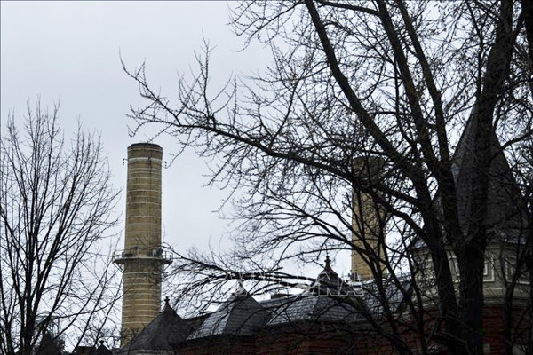 Ống khói của một nhà máy sử dụng năng lượng than đá tại Washington, DC, Mỹ, ngày 21/3/2019.