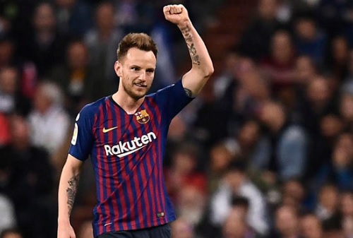 Rakitic bị Barca rao bán (Ảnh: Getty).