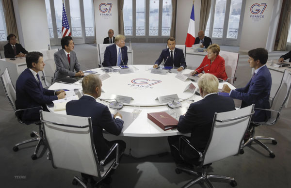 Các nhà lãnh đạo G7 cùng đại diện Liên minh châu Âu tại hội nghị thượng đỉnh ở Biarritz, Tây Nam Pháp ngày 25/8/2019. (Nguồn AFP)