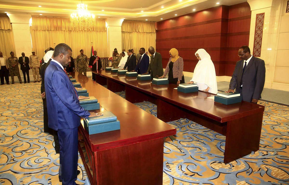 Các Bộ trưởng trong Chính phủ mới của Sudan tuyên thệ nhậm chức tại Dinh Tổng thống ở thủ đô Khartoum ngày 8/9/2019. 