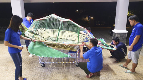 Lồng đèn Trung thu mang hình dáng rùa biển đã hoàn thành chuẩn bị cho “Lễ hội trăng rằm”.