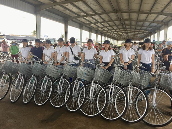 HS có hoàn cảnh khó khăn của các trường THCS Bưng Riềng, THCS Bình Châu (huyện Xuyên Mộc) được Tập Đoàn Novaland trao tặng 300 xe đạp.