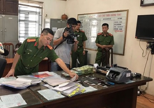 Một số tang vật trong đường dây của Nguyễn Kim Tiến.