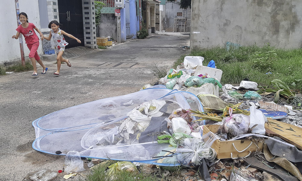 Do không thỏa thuận được việc mức giá thu gom rác giữa lực lượng tự phát với người thuê phòng trọ, nên rác ùn ứ nhiều ngày qua tại hẻm 66, Bến Nôm, phường Rạch Dừa, TP.Vũng Tàu.