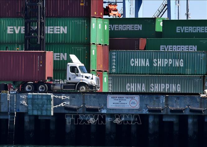 Các container hàng hóa của Trung Quốc chờ bốc dỡ tại cảng Long Beach ở Los Angeles, California, Mỹ. (Nguồn AFP)