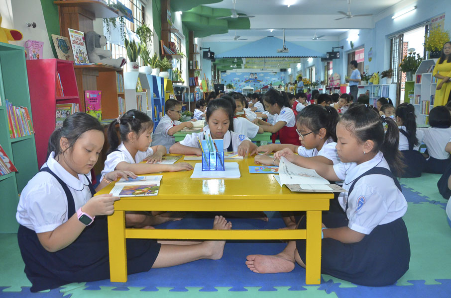 HS Trường TH Hạ Long (TP.Vũng Tàu) đọc sách tại thư viện của trường.