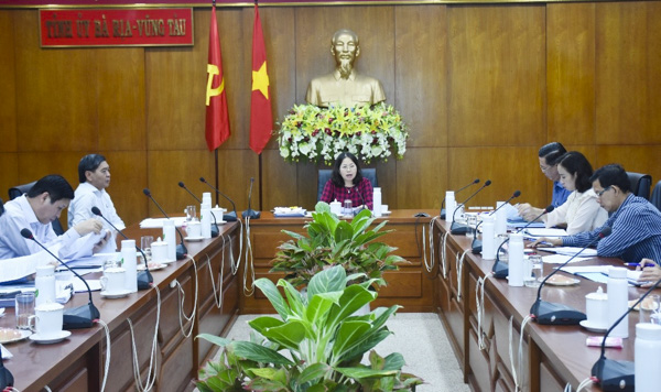 Bà Nguyễn Thị Yến, Phó Bí thư Thường trực Tỉnh ủy, Trưởng Đoàn ĐBQH tỉnh chủ trì buổi làm việc với Ban Tổ chức Tỉnh ủy và Văn phòng Tỉnh ủy về chương trình công tác năm 2020.