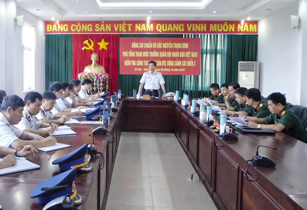 Chuẩn đô đốc Nguyễn Trọng Bình, phát biểu tại buổi làm việc.