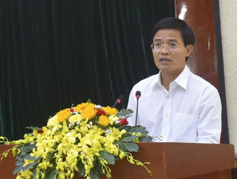 Ông Vũ Hồng Thuấn, Phó Chủ tịch UBND TP.Vũng Tàu đóng góp ý kiến về giải pháp khắc phục những vướng mắc trong công tác giải phóng mặt bằng để xây dựng các công trình.