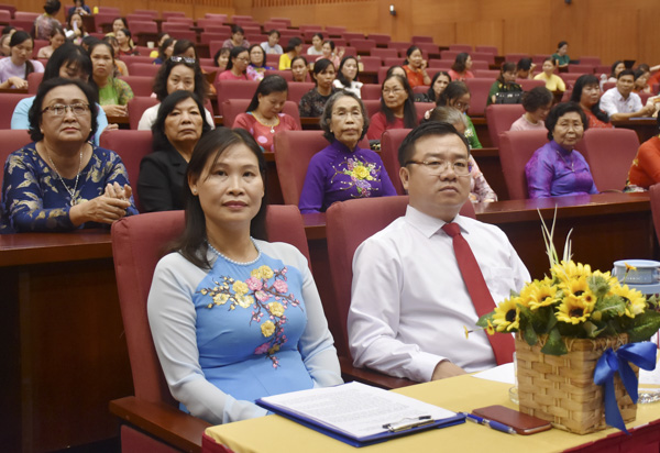 Ông Nguyễn Văn Đồng, Ủy viên Ban Thường vụ Tỉnh ủy, Trưởng Ban Dân vận Tỉnh ủy tham dự buổi họp mặt. 