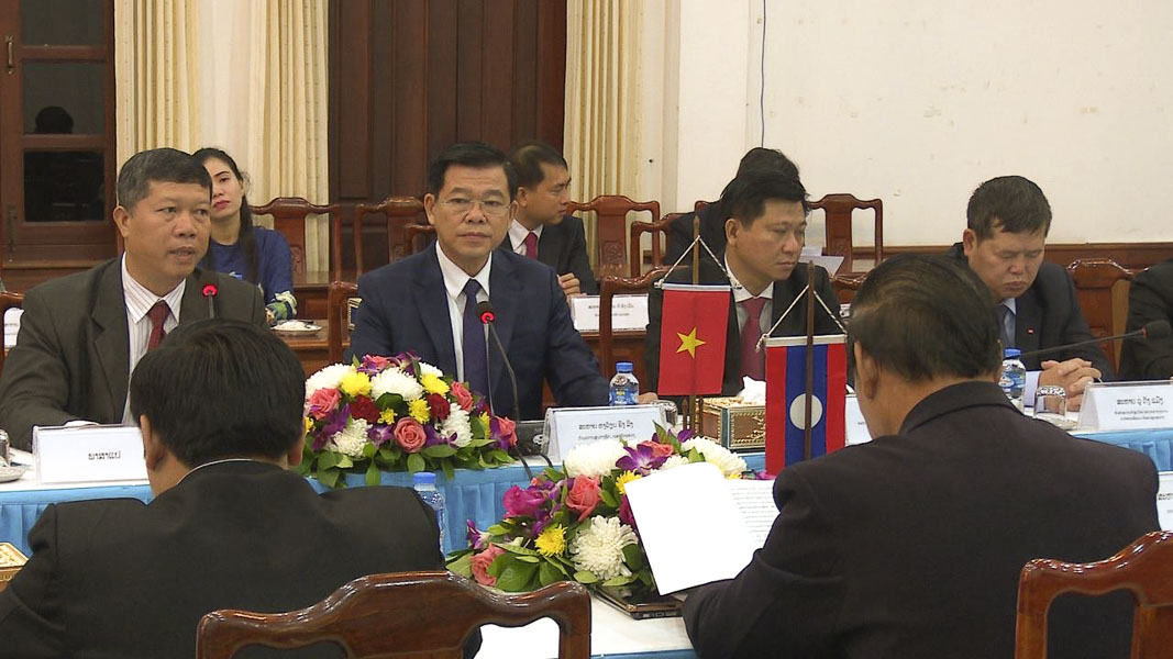 Đoàn công tác của tỉnh, do ông Nguyễn Hồng Lĩnh, Ủy viên Trung ương Đảng, Bí thư Tỉnh ủy, Chủ tịch HĐND tỉnh làm việc tại tỉnh Luông Pha Băng (Lào).