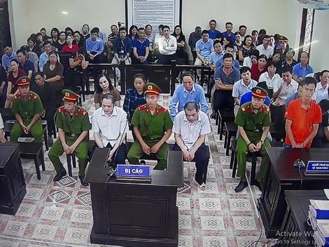 Phiên tòa chiều ngày 16-10.
