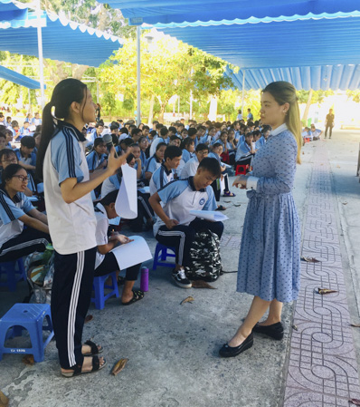HS Trường THPT Nguyễn Huệ (TP.Vũng Tàu) giao lưu với doanh nhân La Hạ Giang Thanh.