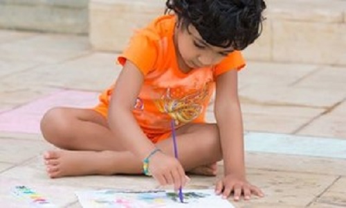 Phòng chống tác hại của chì đối với sức khỏe trẻ em là việc làm cần thiết và cấp bách. (Ảnh: UN)