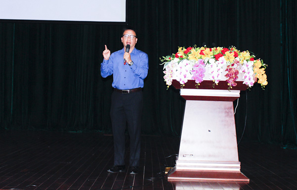 Ông Nguyễn Ngọc Ân, Phó Chủ tịch Công đoàn ngành Giáo dục Việt Nam phát biểu tại hội thảo.