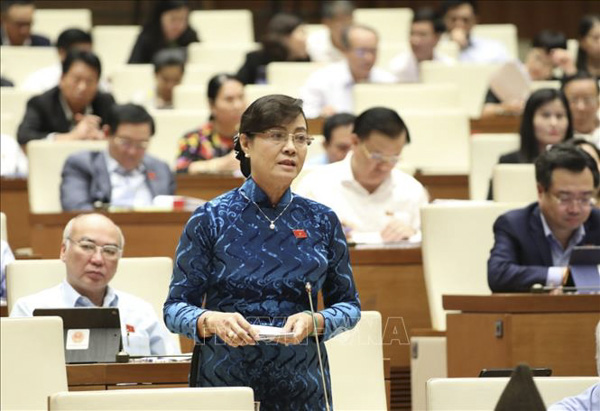 Đại biểu Quốc hội Thành phố Hồ Chí Minh Nguyễn Thị Quyết Tâm phát biểu ý kiến. 