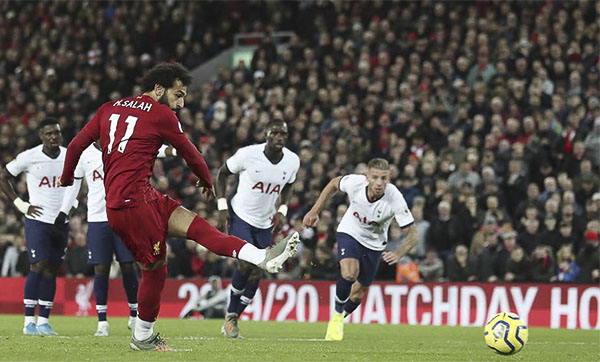 Salah ấn định chiến thắng 2-1 cho Liverpool.