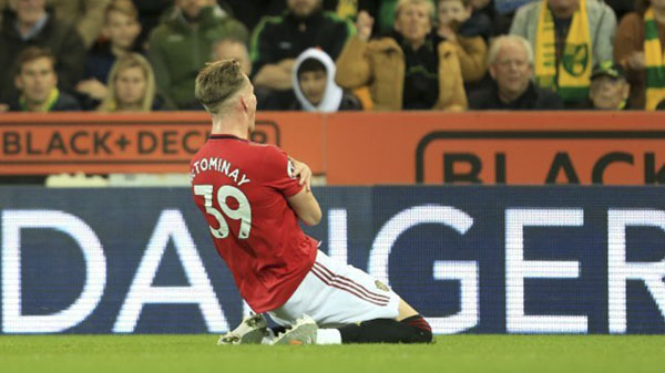 McTominay mừng bàn thắng lịch sử cùng Manchester United.