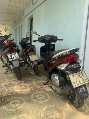 Tang vật 3 chiếc xe máy do Nguyễn Xuân Hiếu và Huỳnh Thị Hồng Nhung lừa đảo thuê và đem cầm cố đã được Công an TP.Vũng Tàu thu giữ tại các tiệm cầm đồ ở TP.Hồ Chí Minh.
