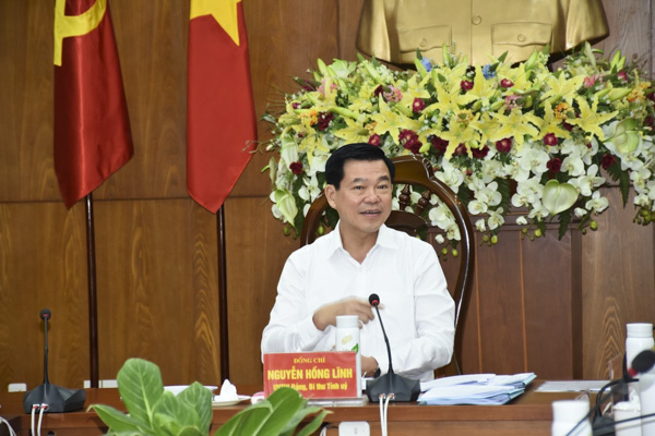 Ông Nguyễn Hồng Lĩnh, Ủy viên Trung ương Đảng, Bí thư Tỉnh ủy, Chủ tịch HĐND tỉnh phát biểu chỉ đạo tại cuộc họp.