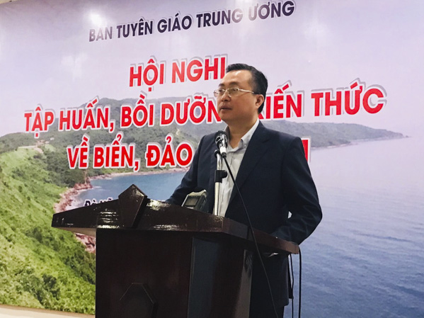 Ông Bùi Trường Giang, Phó Trưởng Ban Tuyên giáo Trung ương phát biểu khai mạc hội nghị. 