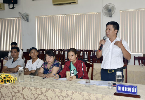 Ông Lê Văn Thành, đại diện pháp lý cho 7 hộ dân trong gia đình ông Đào Kim Tinh, trú ở số 49B Dương Văn Nga, phường Rạch Dừa phát biểu tại buổi đối thoại.
