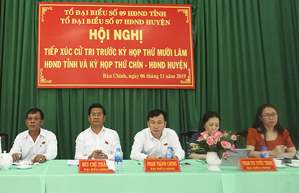 Tổ đại biểu số 9 HĐND tỉnh tiếp xúc cử tri xã Kim Long, xã Bàu Chinh (huyện Châu Đức). Ảnh: THÁI BÌNH