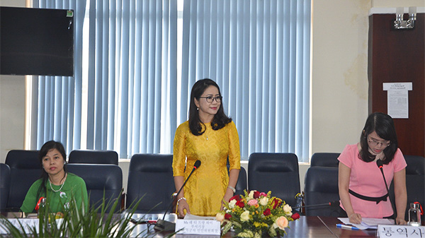 Bà Lê Thị Trang Đài, Phó Bí thư Huyện ủy, Chủ tịch UBND huyện Xuyên Mộc phát biểu tại Lễ ký kết.