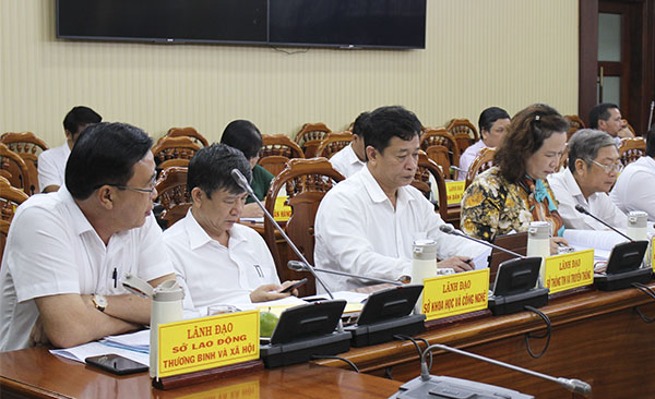 Các đại biểu tham dự cuộc họp.