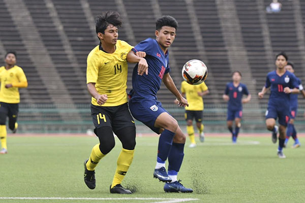 U19 Thái Lan (áo xanh) không vượt qua Vòng loại