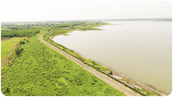 Hồ Đá Đen -  nguồn cấp nước sinh hoạt quan trọng của tỉnh.