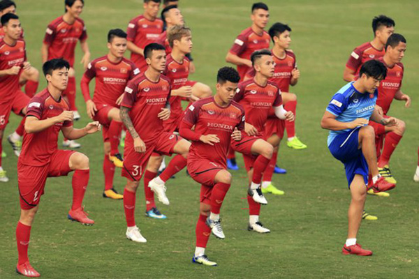 Các cầu thủ Việt Nam sẵn sàng tiếp UAE.